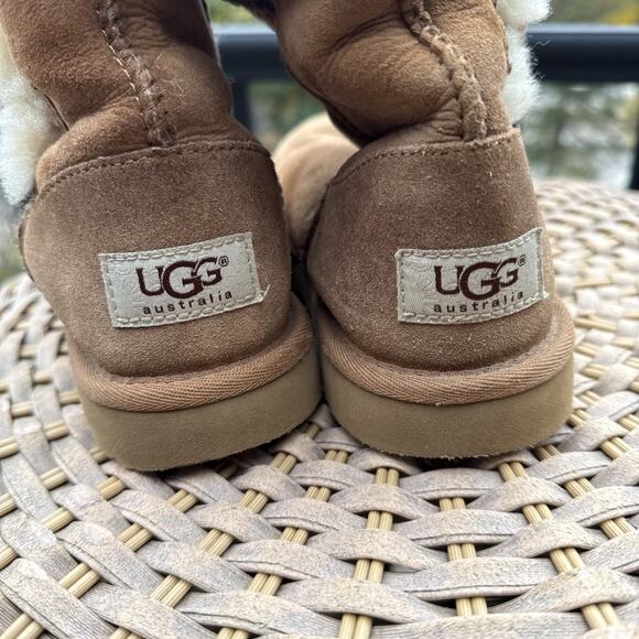 UGG Boots 1016227 Bailey Button Triplet II Size 1 Junior’s UK 13 EU 31 Chestnut - Picture 4 of 16